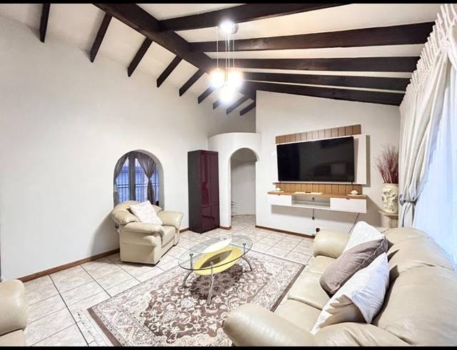 3 BEDROOM HOUSE FOR SALE IN THE ORCHARDS